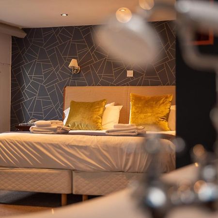 The Oak House Hotel Axbridge ภายนอก รูปภาพ A bedroom at the hotel