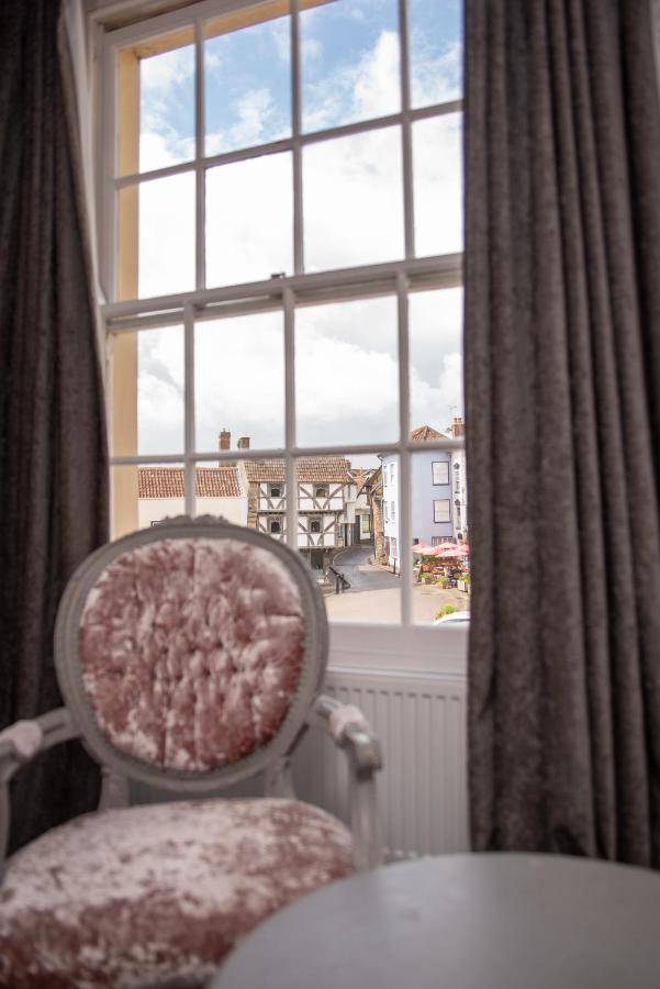 The Oak House Hotel Axbridge ภายนอก รูปภาพ The view from the window of the room where the body of the murdered woman was found
