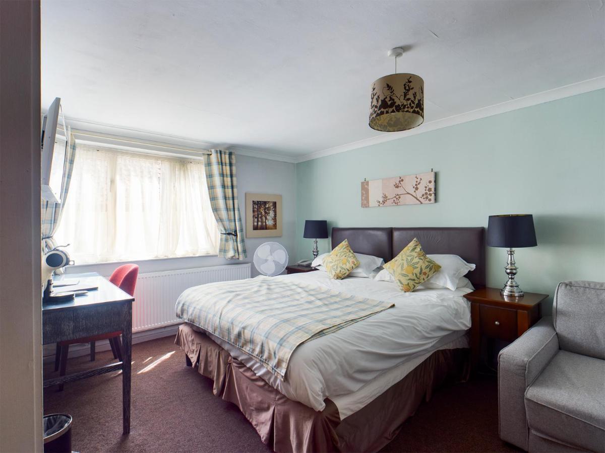 The Oak House Hotel Axbridge ภายนอก รูปภาพ A bedroom at the hotel