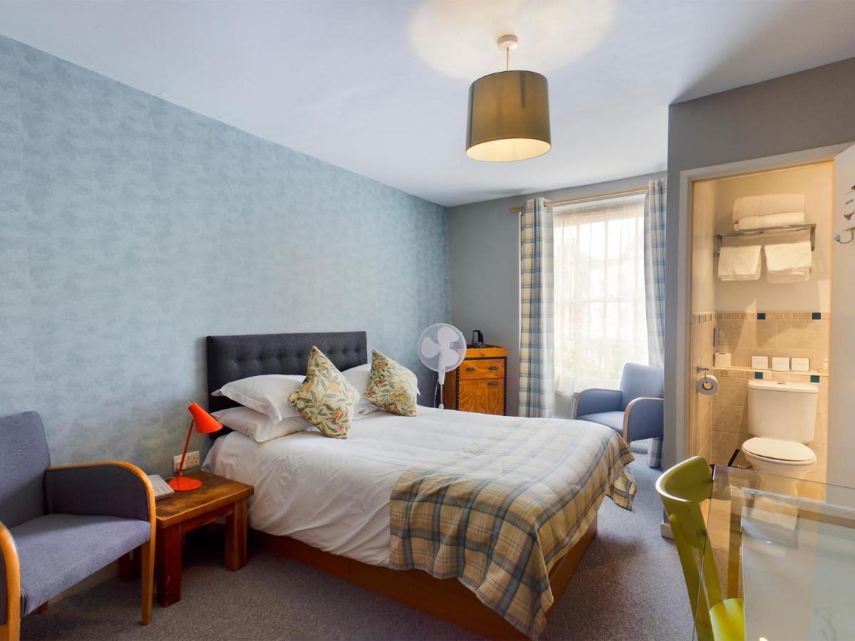 The Oak House Hotel Axbridge ภายนอก รูปภาพ A bedroom at the hotel