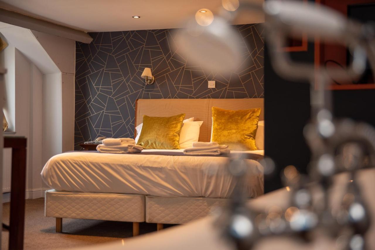The Oak House Hotel Axbridge ภายนอก รูปภาพ A bedroom at the hotel