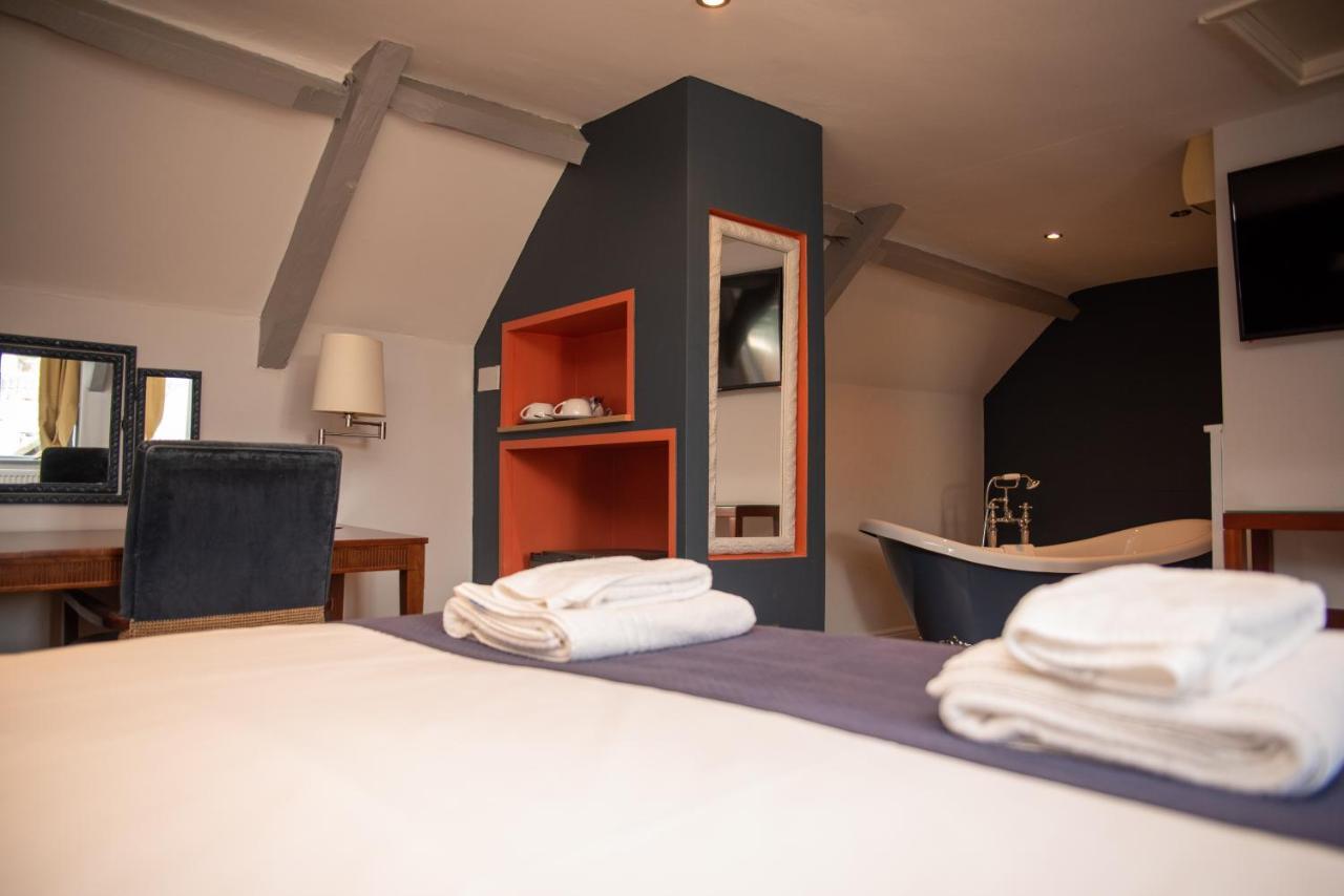 The Oak House Hotel Axbridge ภายนอก รูปภาพ A room at the hotel