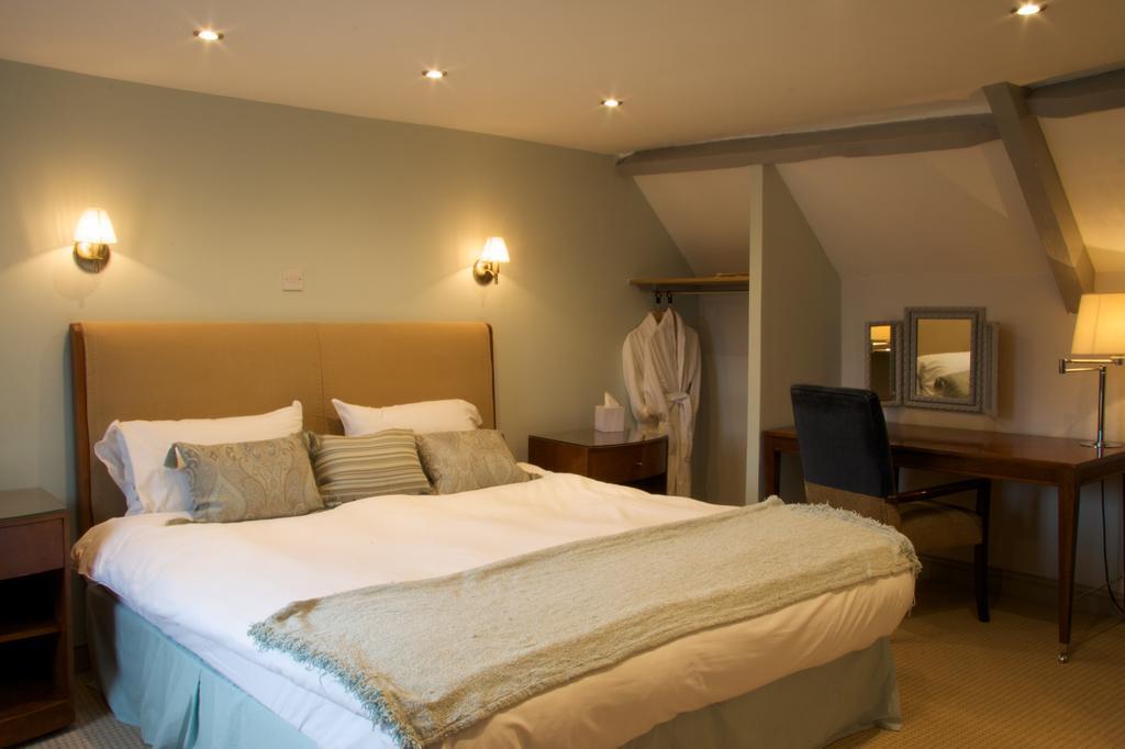 The Oak House Hotel Axbridge ภายนอก รูปภาพ A bedroom at the hotel